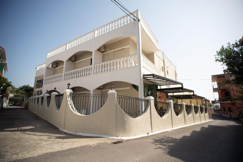 Bella Vista Hotel Studios & Apartments Parga Exterior photo