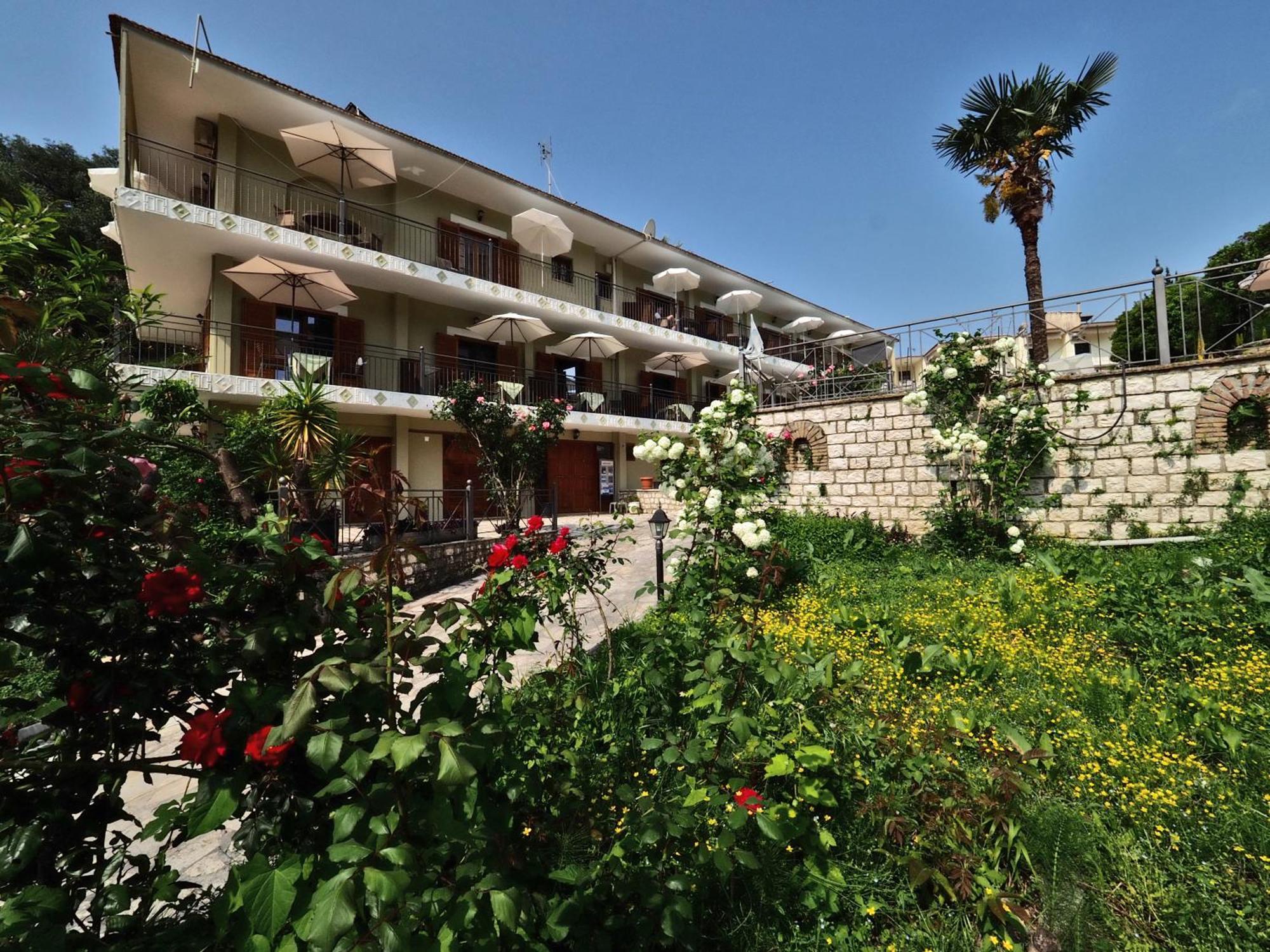 Bella Vista Hotel Studios & Apartments Parga Exterior photo